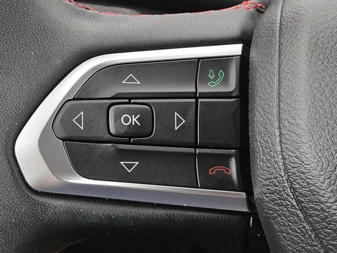 Used 2025 Jeep Compass Trailhawk AWD/4WD image 25