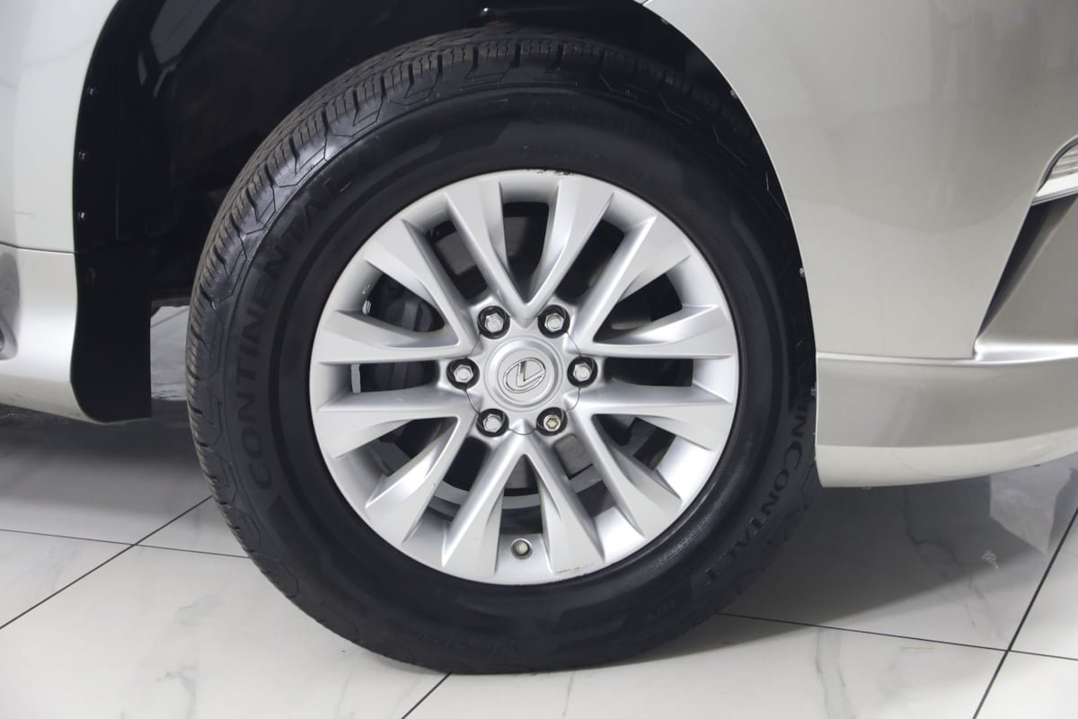 Used 2021 Lexus GX 460 w/ Accessory Package AWD/4WD image 15