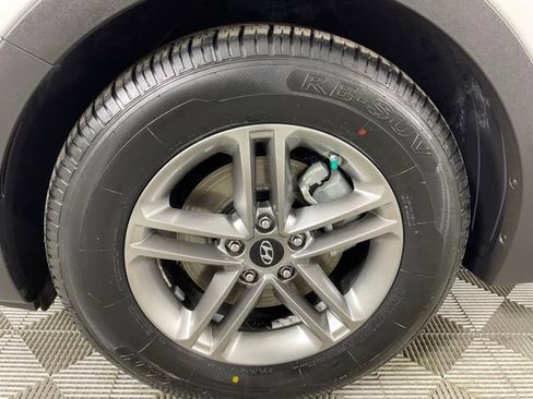 Used 2017 Hyundai Santa Fe Sport FWD image 31