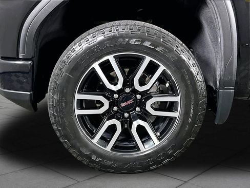 Used 2023 GMC Sierra 1500 AT4 w/ AT4 Premium Package AWD/4WD image 11
