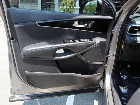 Used 2016 Kia Sorento SX FWD image 11