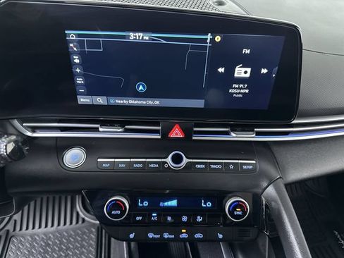 Used 2025 Hyundai Elantra Limited FWD image 14