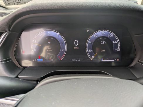 Used 2023 Jeep Grand Cherokee L Laredo image 15