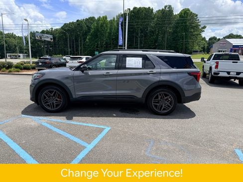 Used 2025 Ford Explorer ST-Line w/ ST-Line Street Pack AWD/4WD image 3