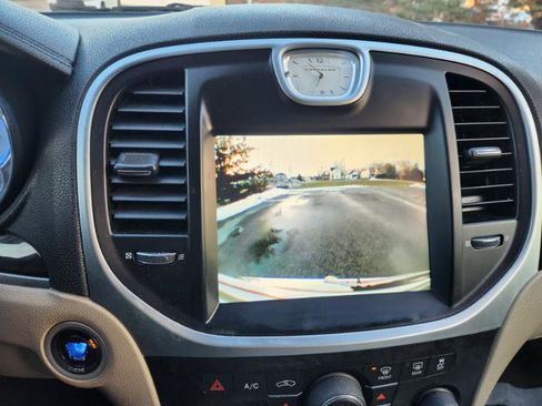 Used 2013 Chrysler 300 w/ Driver Convenience Group image 12