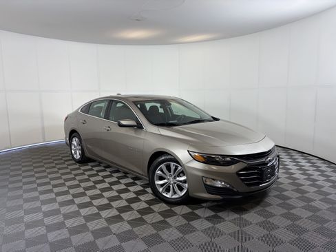 Used 2024 Chevrolet Malibu LT FWD image 1