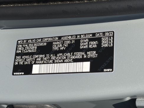 Certified 2024 Volvo XC40 B5 Plus w/ Climate Package AWD/4WD image 37