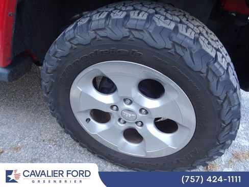Used 2014 Jeep Wrangler Unlimited Sahara AWD/4WD image 14