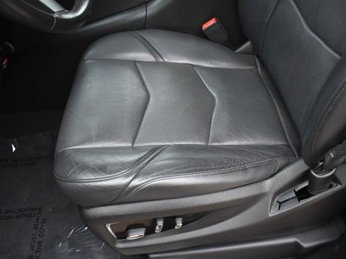 Used 2017 Cadillac Escalade Luxury image 33