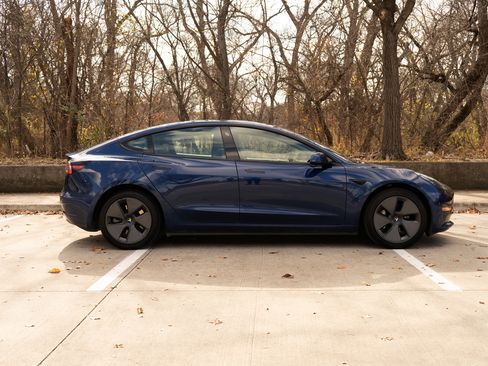 Used 2021 Tesla Model 3 Standard Range Plus image 10