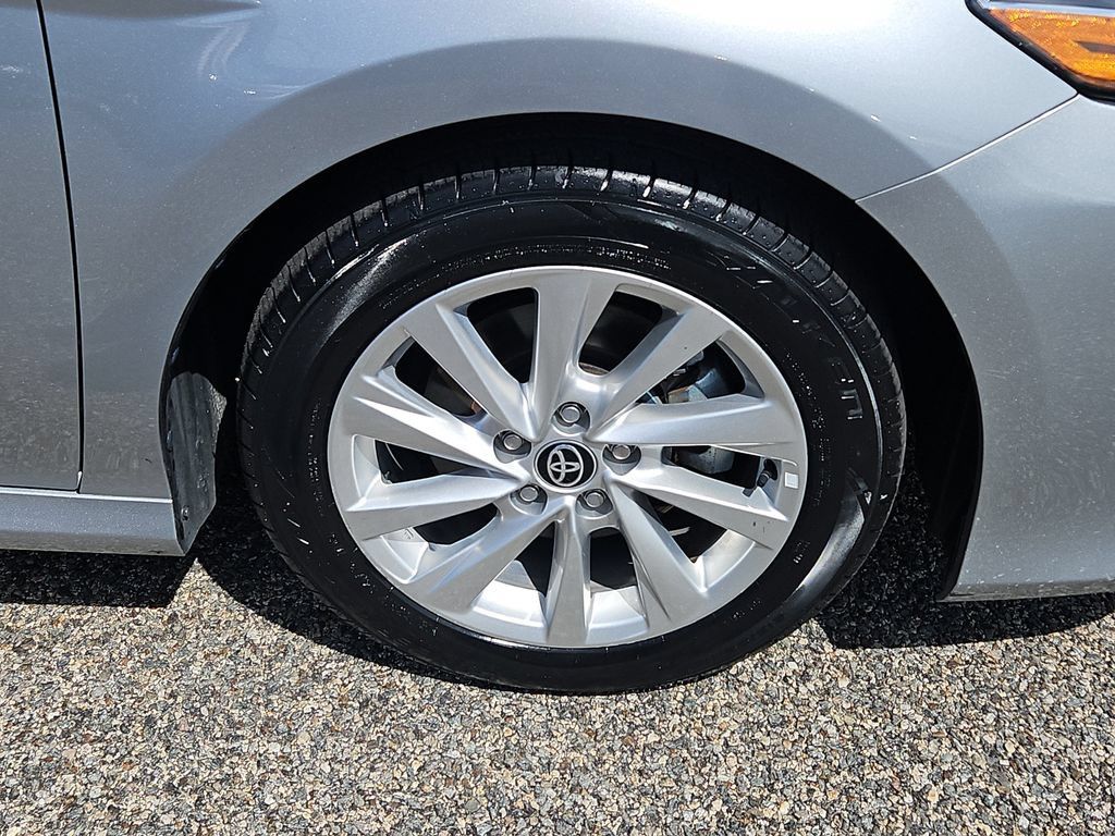 Used 2023 Toyota Camry LE AWD/4WD image 10