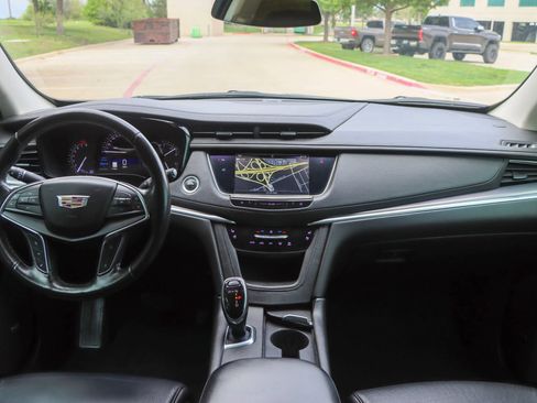 Used 2019 Cadillac XT5 Premium Luxury w/ Driver Assist Package FWD image 26