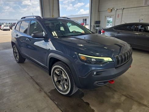 Used 2019 Jeep Cherokee Trailhawk w/ Cold Weather Group AWD/4WD image 6