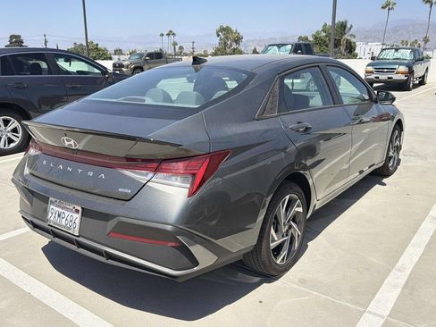Used 2025 Hyundai Elantra SEL FWD image 18