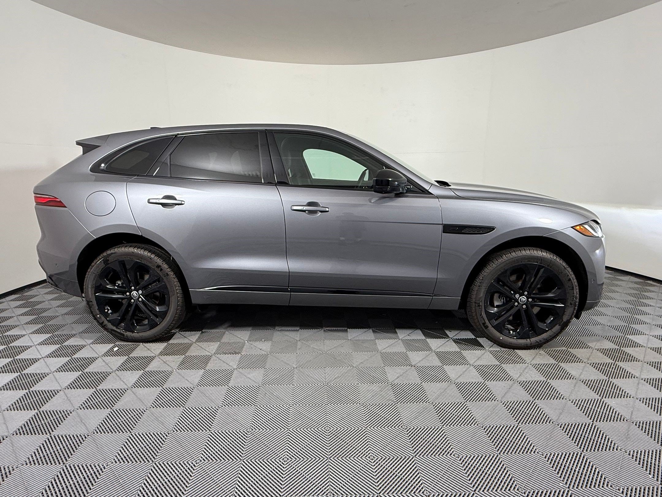 New 2026 Jaguar F-PACE R-Dynamic S AWD/4WD image 8
