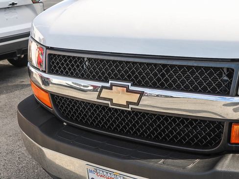 Used 2017 Chevrolet Express 3500 Extended w/ Chrome Appearance Package RWD image 11