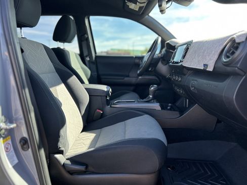 Used 2020 Toyota Tacoma TRD Off-Road image 11