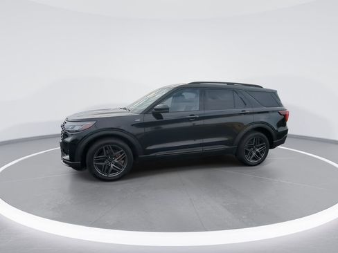 Used 2025 Ford Explorer ST-Line w/ Premium Package image 4