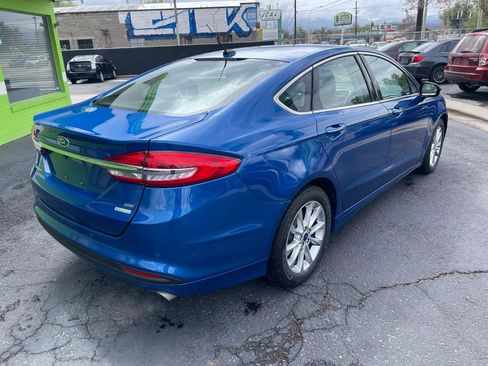 Used 2017 Ford Fusion SE w/ Fusion SE Technology Package FWD image 8