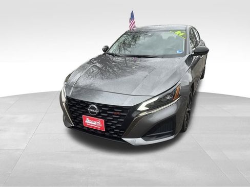 Used 2024 Nissan Altima 2.5 SR image 2