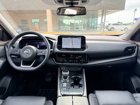 Used 2023 Nissan Rogue Platinum FWD image 14