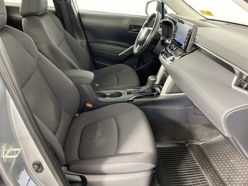 Used 2022 Toyota Corolla Cross LE AWD/4WD image 11