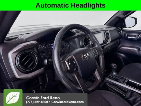 Used 2016 Toyota Tacoma TRD Sport image 9