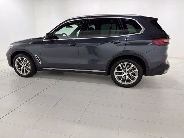 Used 2022 BMW X5 xDrive40i w/ Premium Package AWD/4WD image 2