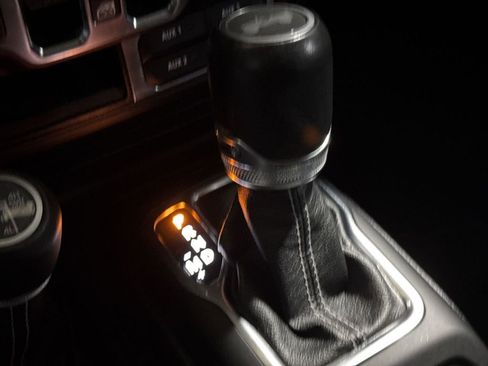 Used 2020 Jeep Wrangler Unlimited Sahara image 18