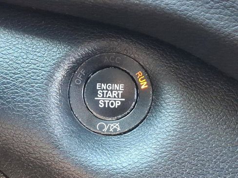 Used 2021 Jeep Cherokee Limited AWD/4WD image 17