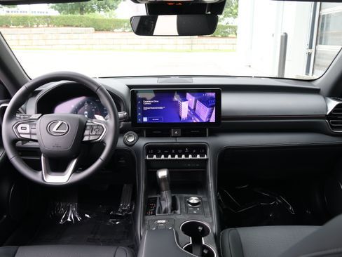Used 2026 Lexus IS 350 F Sport RWD image 16