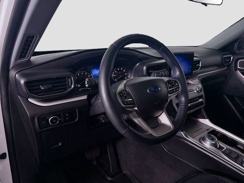 Used 2023 Ford Explorer XLT w/ Equipment Group 202A image 8