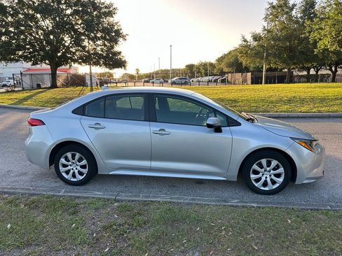 Used 2024 Toyota Corolla LE FWD image 6