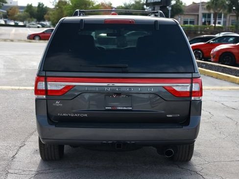 Used 2016 Lincoln Navigator Select RWD image 12