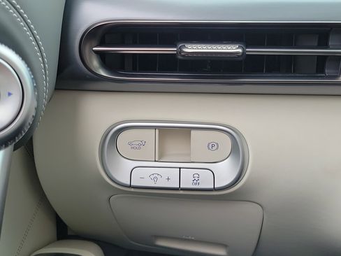 New 2026 Genesis GV60 Advance image 8