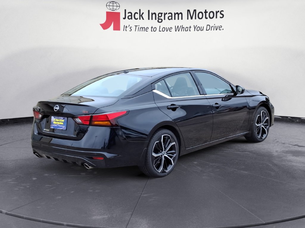 Used 2025 Nissan Altima 2.5 SR w/ SR Premium Package FWD image 5