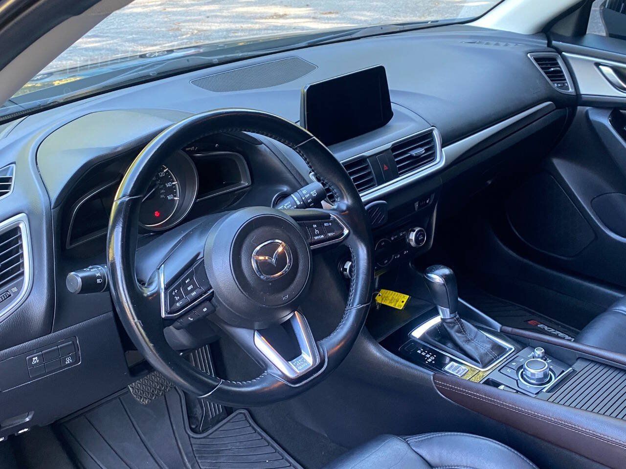 Used 2017 MAZDA MAZDA3 Touring FWD image 13