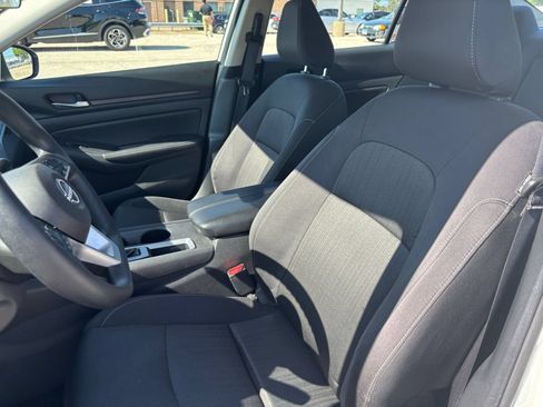 Used 2025 Nissan Altima 2.5 SV FWD image 29