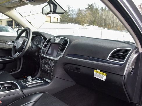 Certified 2023 Chrysler 300 Touring L w/ Comfort Group image 10