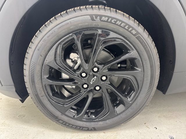 New 2027 Chevrolet Bolt RS w/ Technology Package FWD image 36