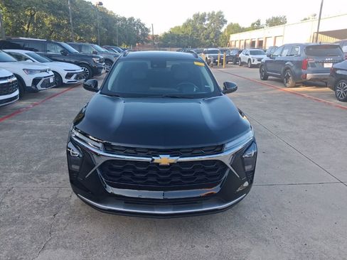 Used 2025 Chevrolet Trax LT w/ LT Convenience Package FWD image 5