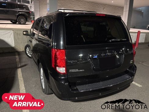 Used 2016 Dodge Grand Caravan SXT w/ Rear Park Assist Package image 13
