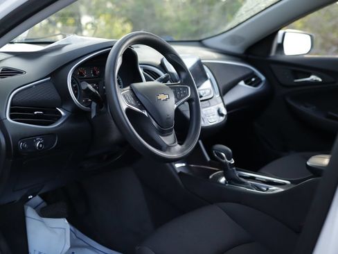 Used 2023 Chevrolet Malibu LT FWD image 9