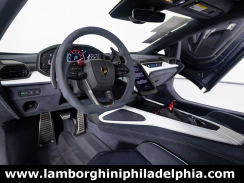 Used 2025 Lamborghini Revuelto image 14
