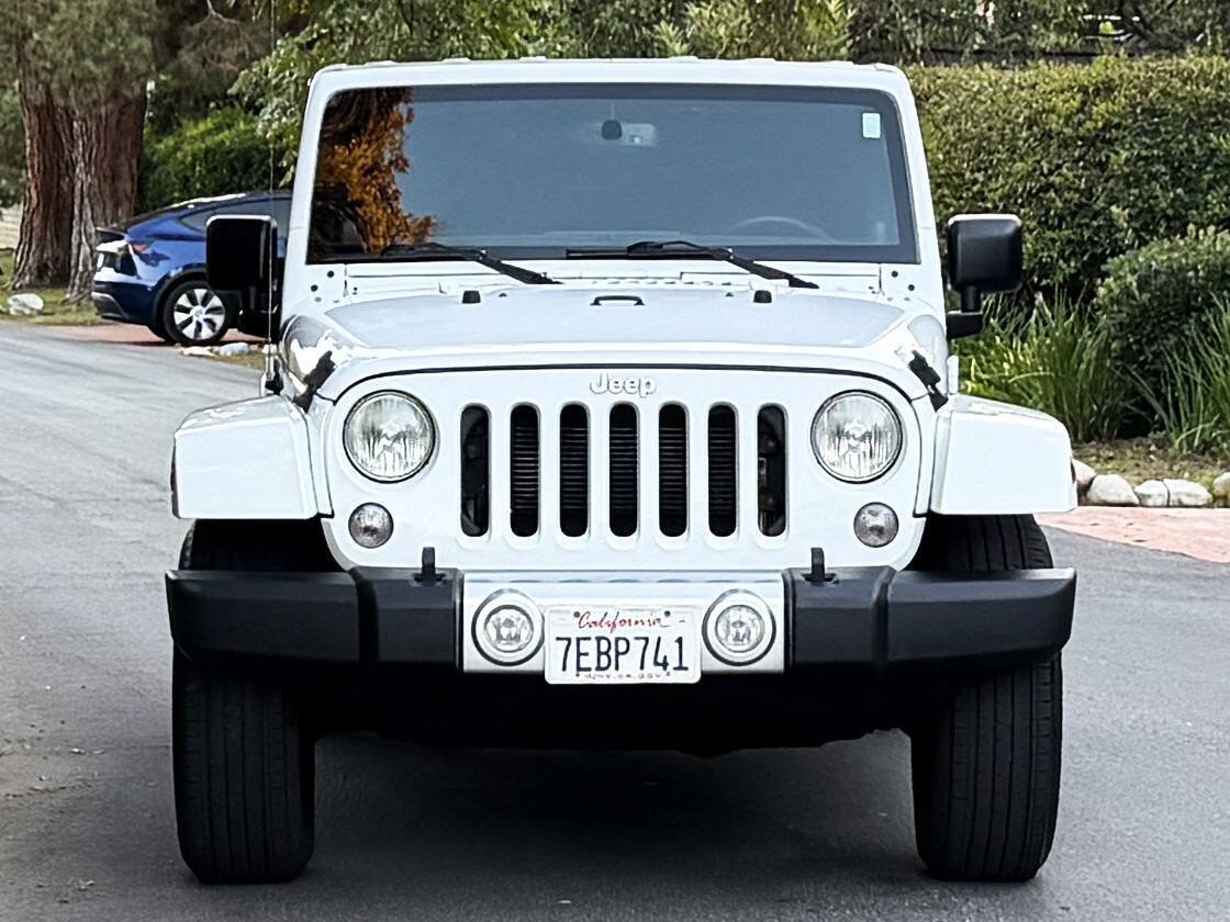 Used 2014 Jeep Wrangler Unlimited Sahara w/ Connectivity Group AWD/4WD image 10