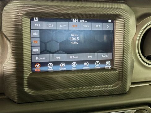 Used 2021 Jeep Wrangler Sport image 19