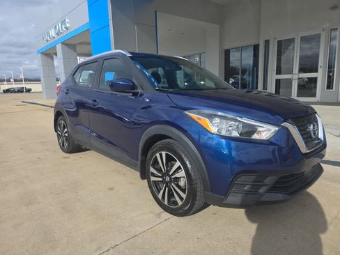 Used 2020 Nissan Kicks SV image 2