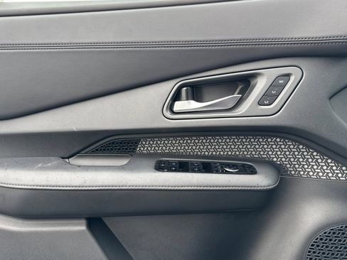 Certified 2023 Nissan Ariya AWD image 11