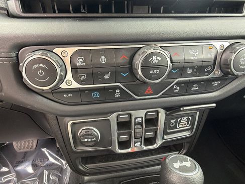 Used 2025 Jeep Wrangler Sahara w/ Safety Group image 31