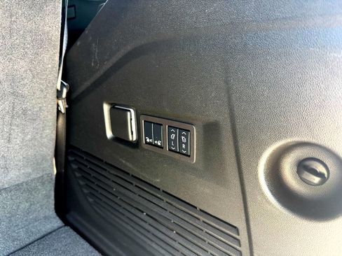 Used 2024 Chevrolet Tahoe Premier w/ Premium Package image 21